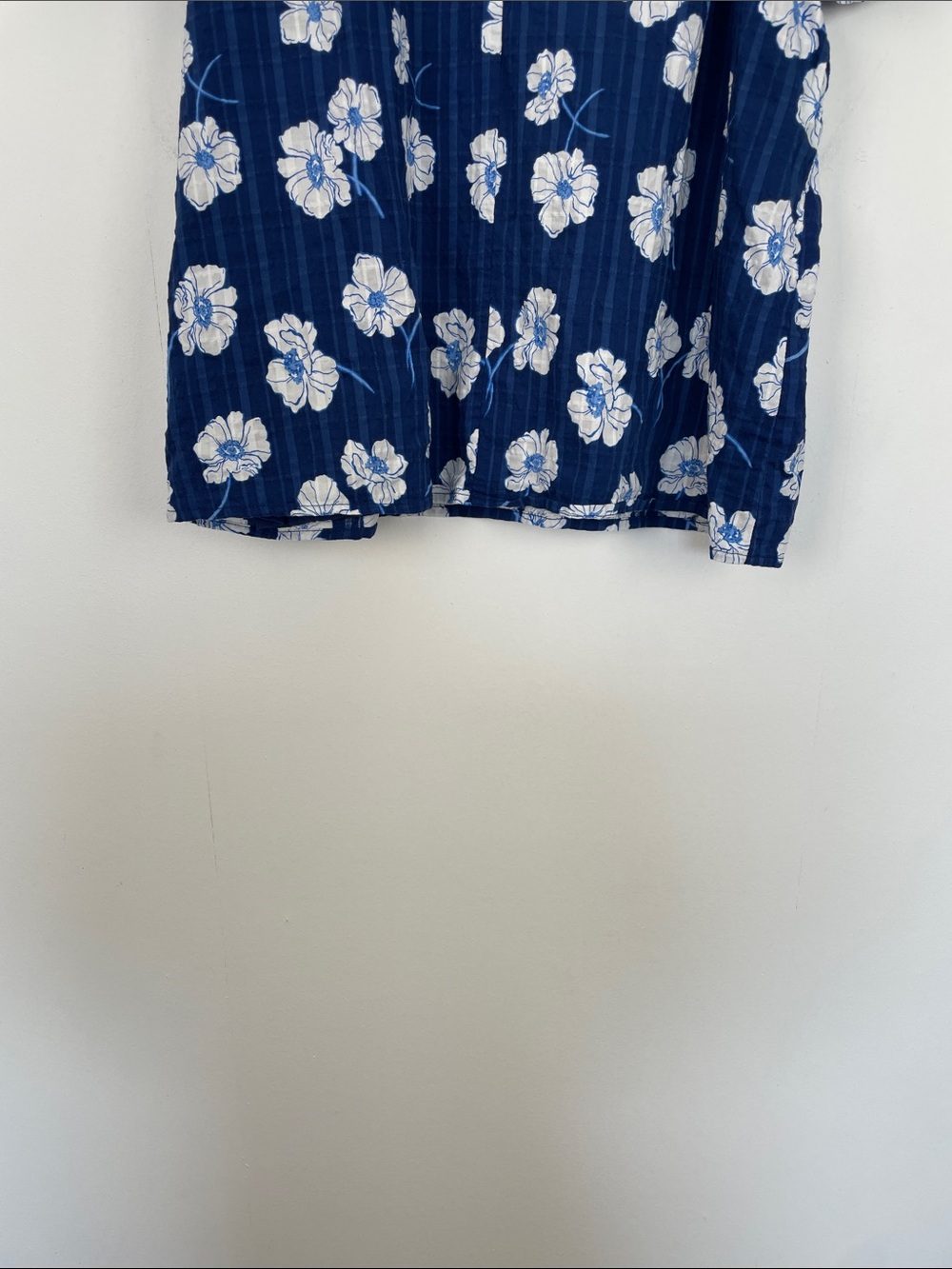 Draper James Women L Smocked Navy Wild Flower Tie-Neck Short Sleeve Pullover Top - Picture 3 of 8